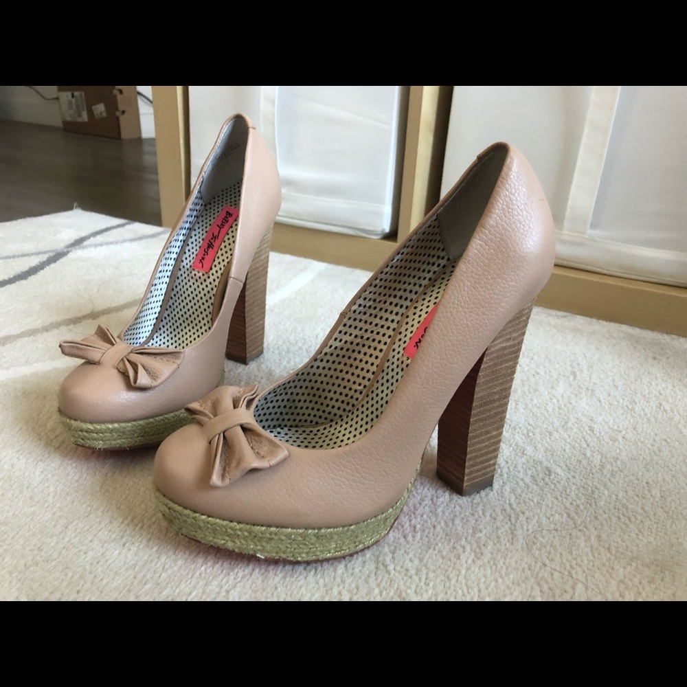 Betsy Johnson espadrille heel Sz 6.5